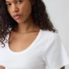T-Shirt mit geripptem Rundhalsausschnitt