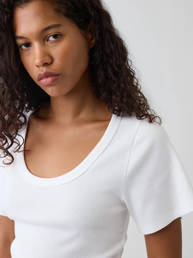 T-Shirt mit geripptem Rundhalsausschnitt