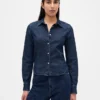Tailliertes, kurzes Jeanshemd