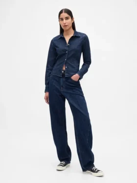 Tailliertes, kurzes Jeanshemd