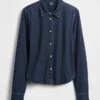 Tailliertes, kurzes Jeanshemd