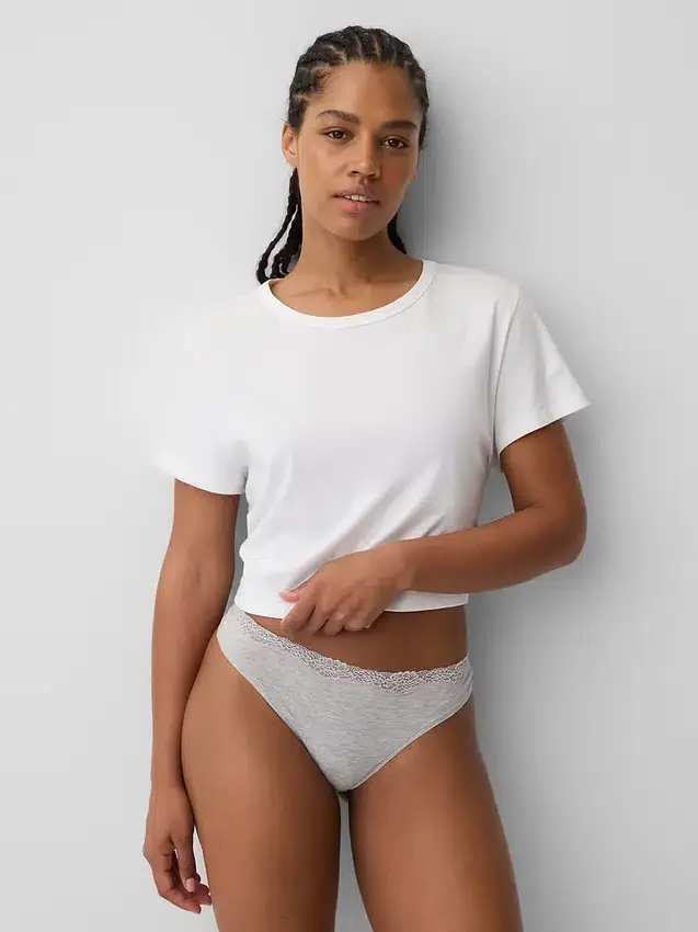 Tanga aus Bio-Stretch-Baumwolle mit Spitzenbesatz