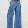 Tief sitzende, extra weite Jeans
