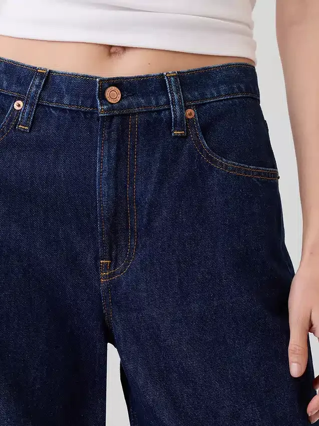 Tief sitzende, extra weite Jeans