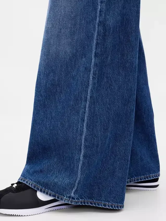 Tief sitzende, extra weite Jeans