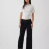 Tief sitzende, locker sitzende Crop-Jeans