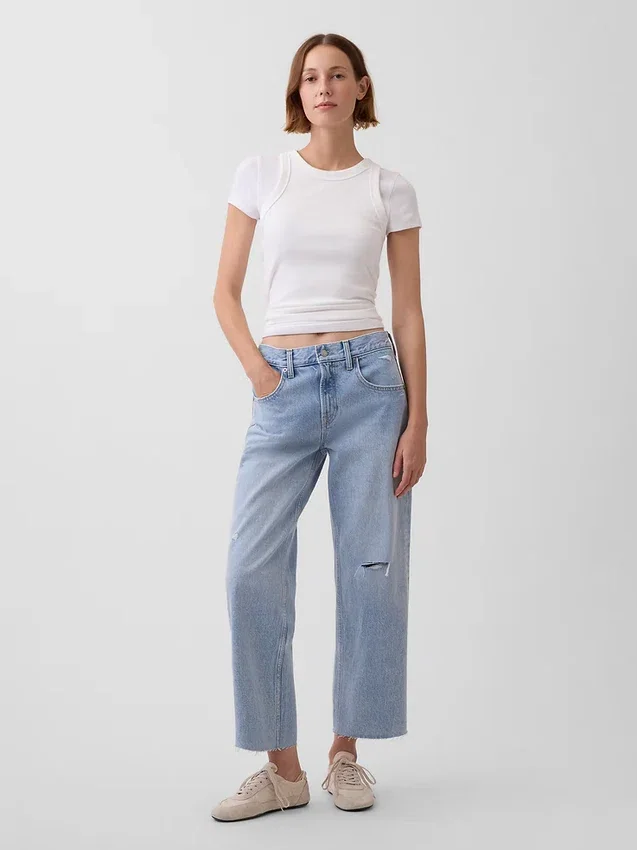 Tief sitzende, locker sitzende Crop-Jeans