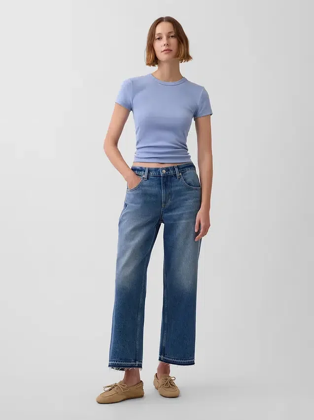 Tief sitzende, locker sitzende Crop-Jeans