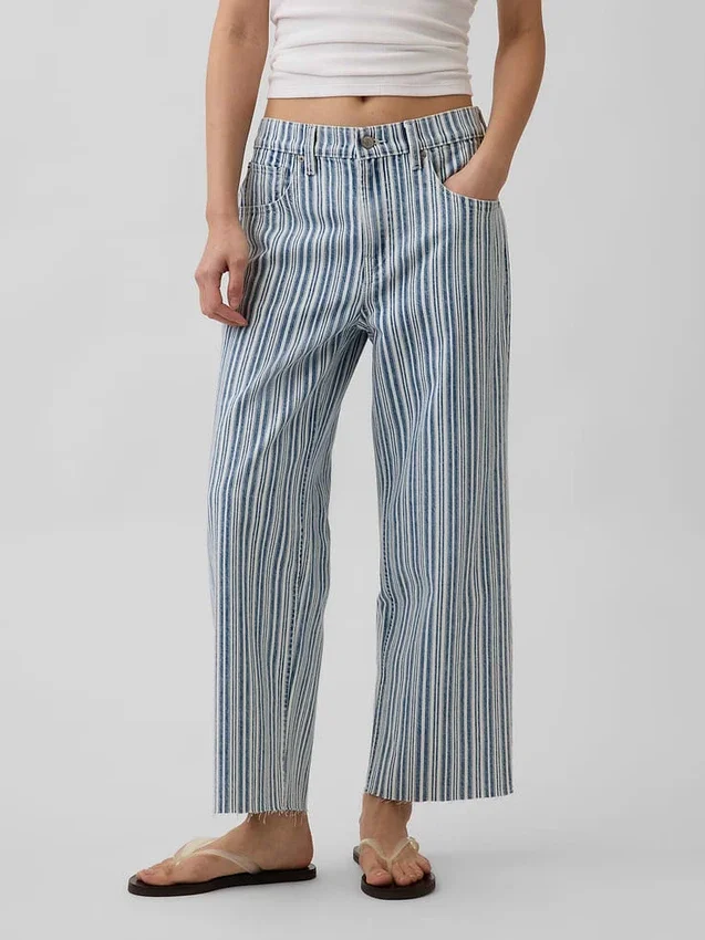 Tief sitzende, locker sitzende Crop-Jeans
