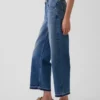 Tief sitzende, locker sitzende Crop-Jeans