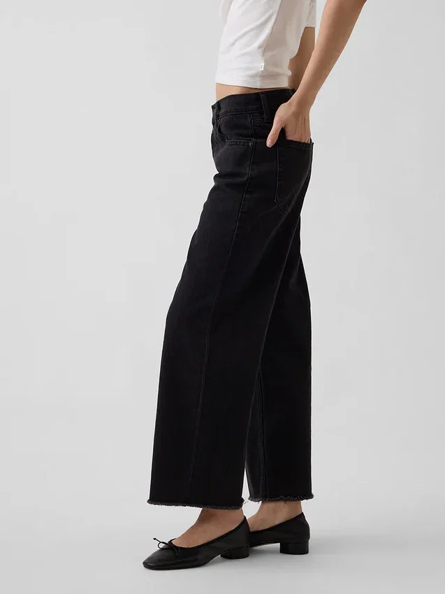 Tief sitzende, locker sitzende Crop-Jeans