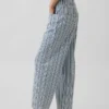 Tief sitzende, locker sitzende Crop-Jeans