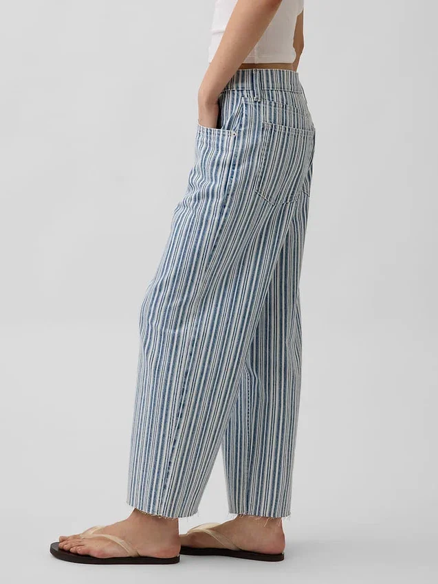 Tief sitzende, locker sitzende Crop-Jeans