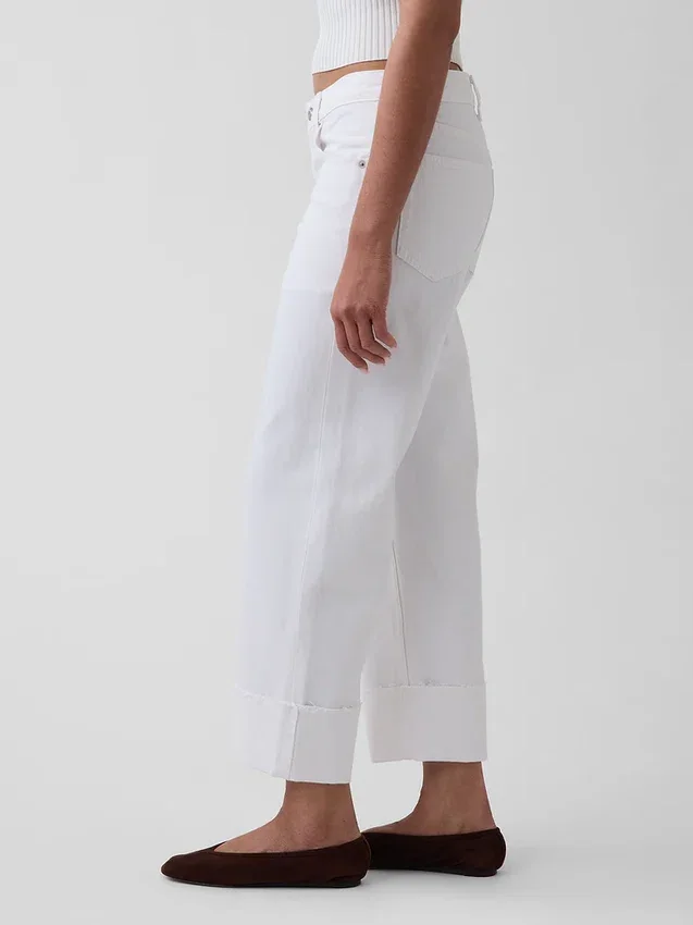 Tief sitzende, locker sitzende Crop-Jeans