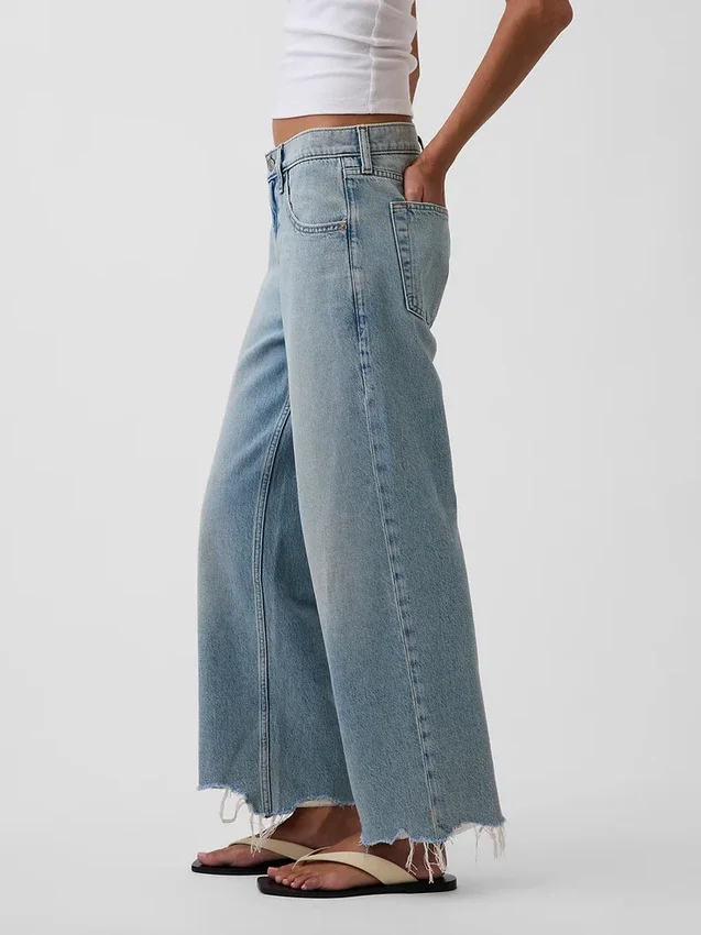 Tief sitzende, locker sitzende Crop-Jeans