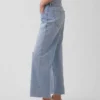 Tief sitzende, locker sitzende Crop-Jeans