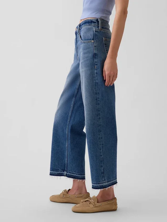 Tief sitzende, locker sitzende Crop-Jeans