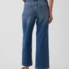 Tief sitzende, locker sitzende Crop-Jeans