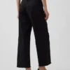 Tief sitzende, locker sitzende Crop-Jeans