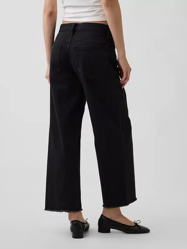 Tief sitzende, locker sitzende Crop-Jeans