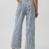 Tief sitzende, locker sitzende Crop-Jeans