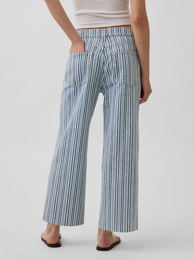Tief sitzende, locker sitzende Crop-Jeans