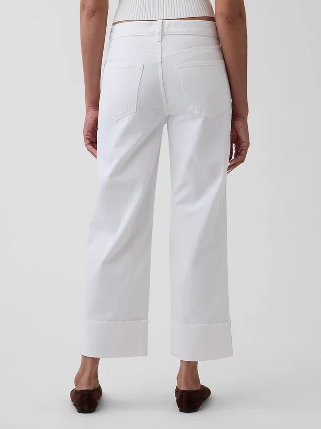 Tief sitzende, locker sitzende Crop-Jeans