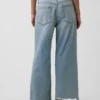 Tief sitzende, locker sitzende Crop-Jeans