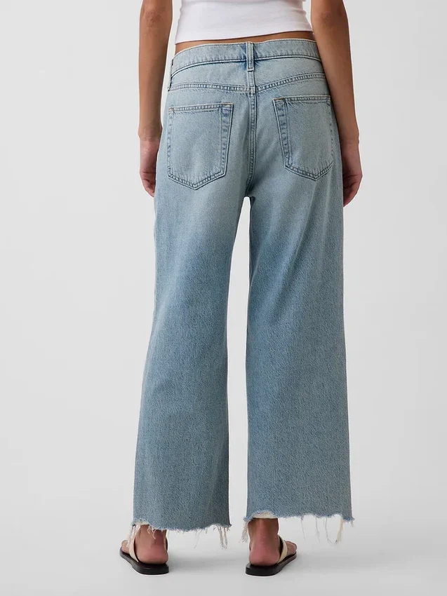 Tief sitzende, locker sitzende Crop-Jeans