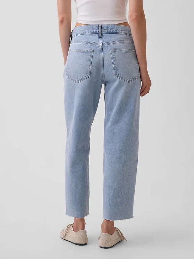Tief sitzende, locker sitzende Crop-Jeans