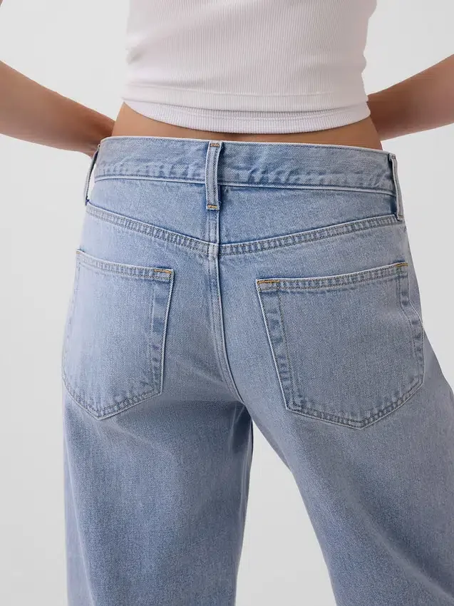 Tief sitzende, locker sitzende Crop-Jeans
