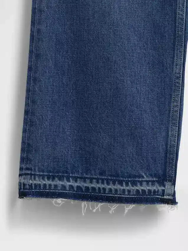Tief sitzende, locker sitzende Crop-Jeans