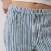 Tief sitzende, locker sitzende Crop-Jeans