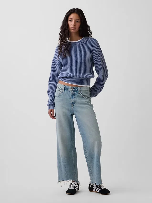 Tief sitzende, locker sitzende Crop-Jeans