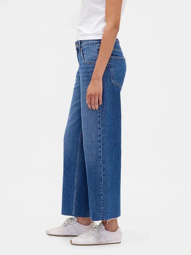 Tief sitzende, ultraweiche, locker sitzende Crop-Jeans