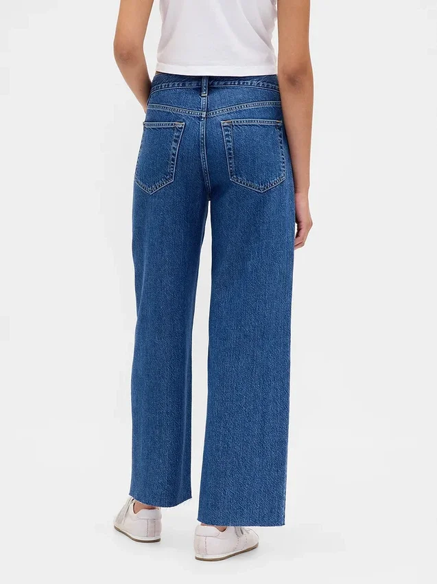 Tief sitzende, ultraweiche, locker sitzende Crop-Jeans