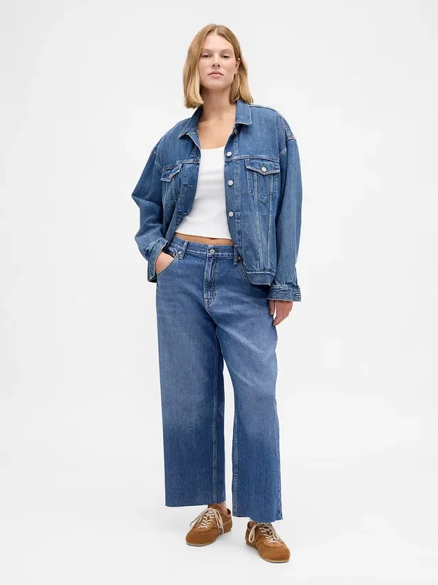 Tief sitzende, ultraweiche, locker sitzende Crop-Jeans
