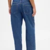 Tief sitzende, ultraweiche, locker sitzende Crop-Jeans