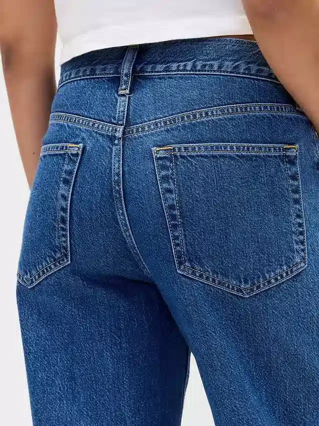 Tief sitzende, ultraweiche, locker sitzende Crop-Jeans