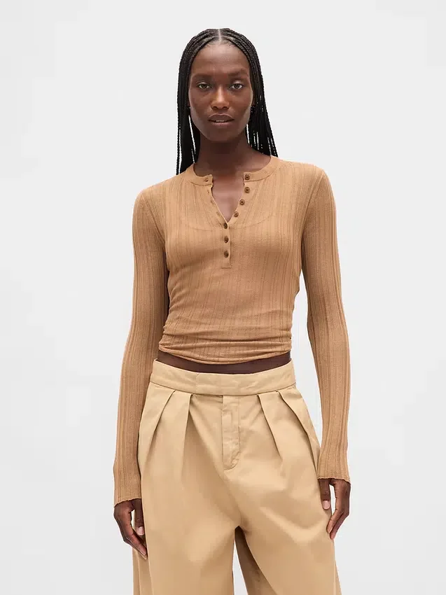 Transparenter Henley-Pullover mit Rippmuster