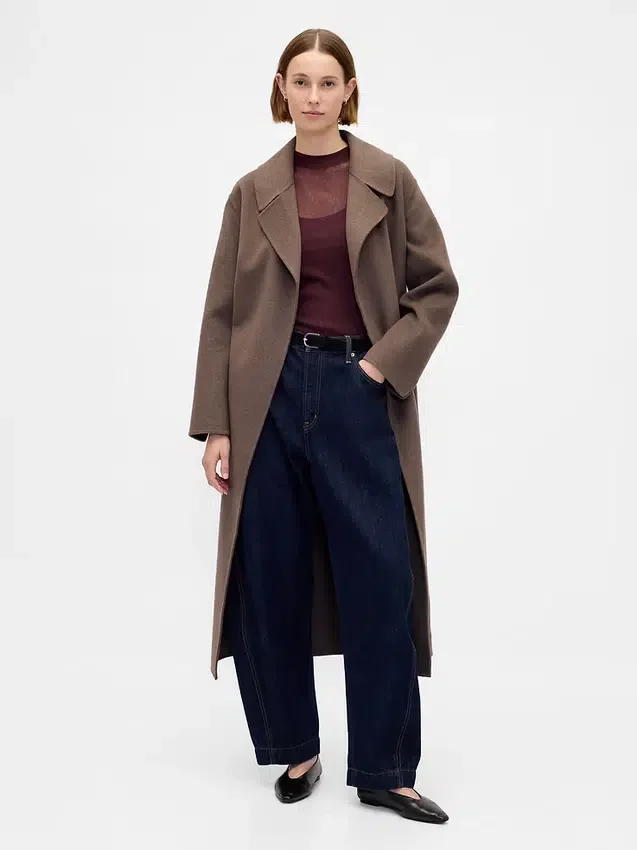 Transparenter Pullover mit hohem Kragen