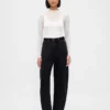 Transparenter Pullover mit hohem Kragen
