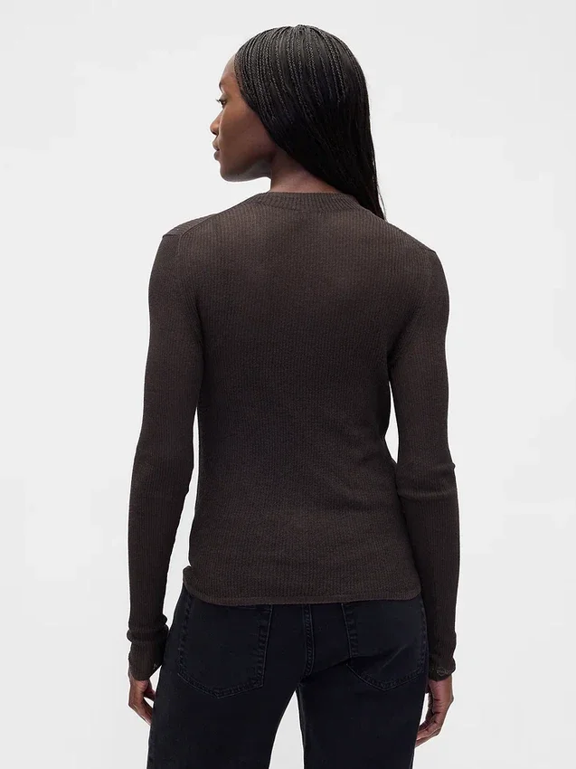 Transparenter Pullover mit hohem Kragen