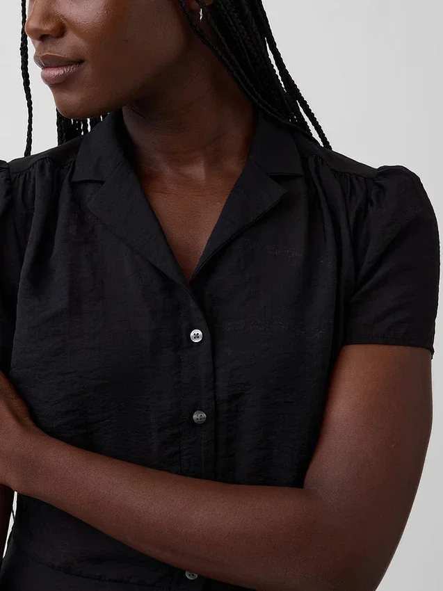Transparentes Peplum-Oberteil mit Knopfleiste
