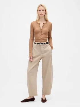 Twill-Hose mit mittlerer Leibhöhe und weitem Bein