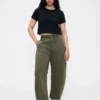 Twill-Hose mit mittlerer Leibhöhe und weitem Bein