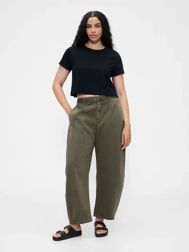 Twill-Hose mit mittlerer Leibhöhe und weitem Bein