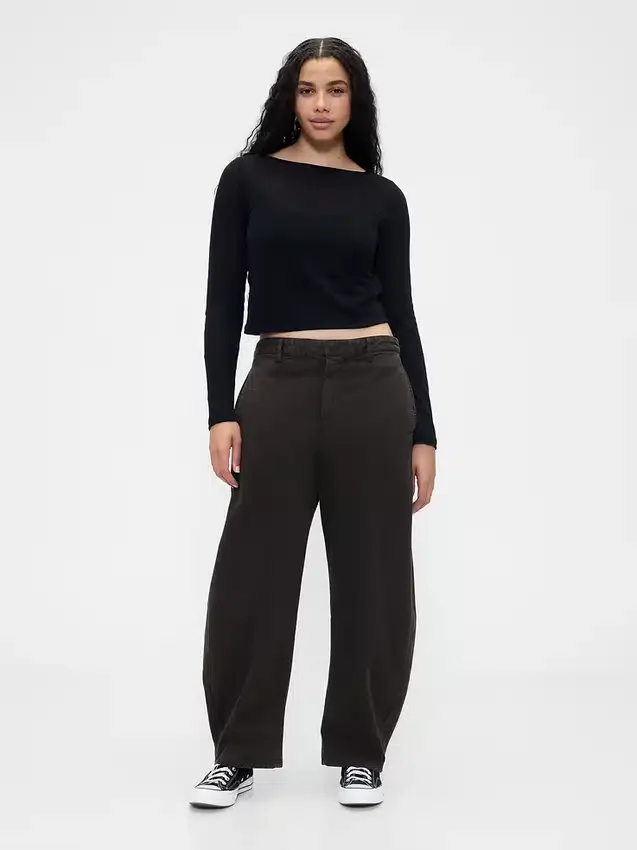 Twill-Hose mit mittlerer Leibhöhe und weitem Bein