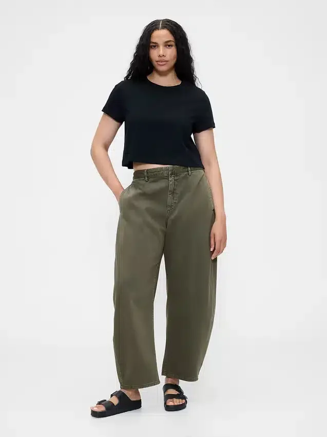 Twill-Hose mit mittlerer Leibhöhe und weitem Bein
