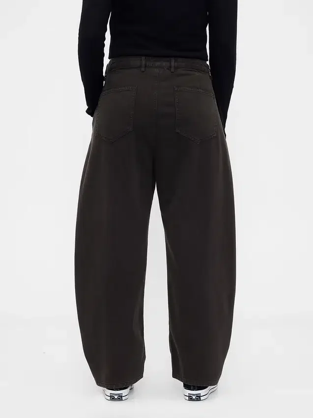 Twill-Hose mit mittlerer Leibhöhe und weitem Bein